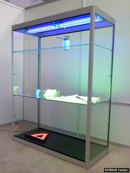 vitrine éclairage lumiére noir groupe Airbus