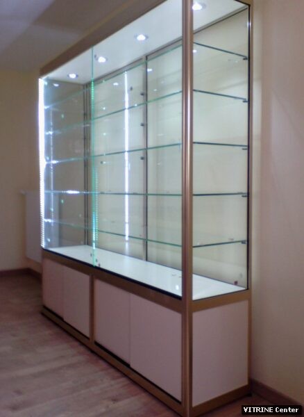 vitrine aluminium avec renfort tablette