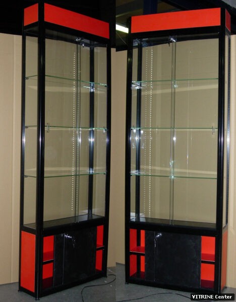 vitrine haute avec bandeau plexi et tablette verre