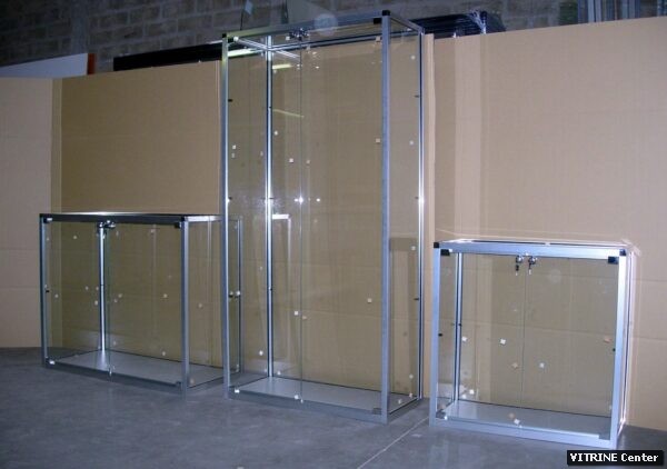 vitrine basse aluminium et verre