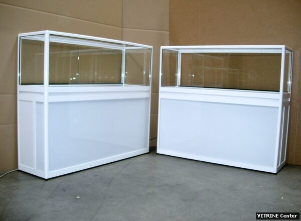 vitrine comptoir en aluminium et verre avec caisson en bois