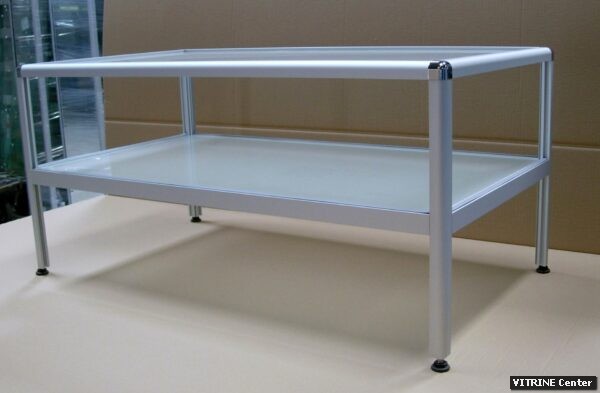 vitrine table en aluminium et plateau bois